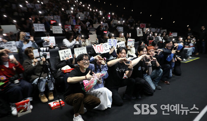 'The Man Who Lives With the King' Stage Greeting