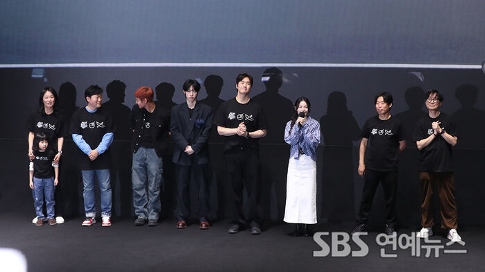 The Man Who Lives With the King Stage Greeting