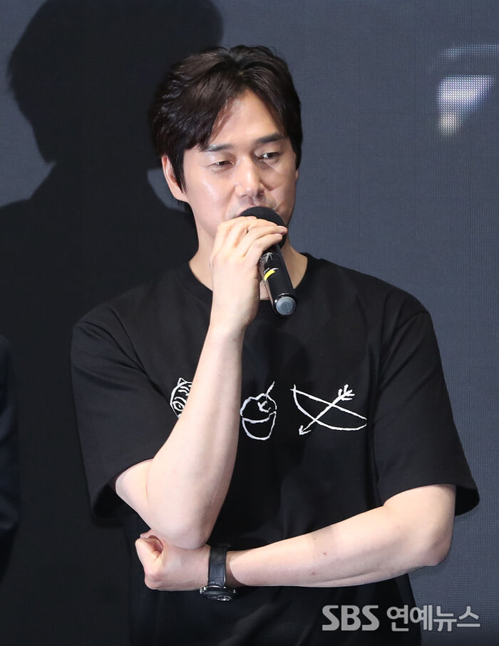 ‘The Man Who Lives With the King’ Stage Greeting