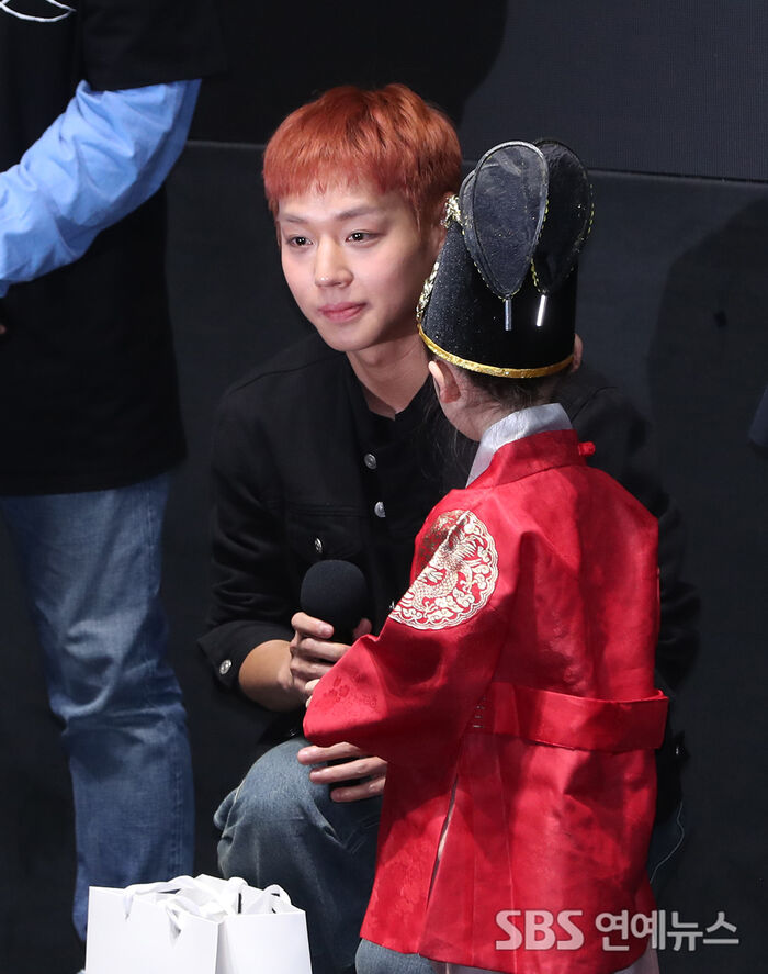 ‘The Man Who Lives With the King’ Stage Greeting