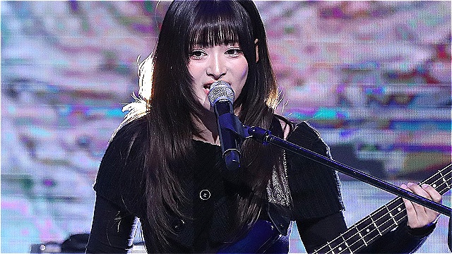 [E포토] 레이턴시 세미, '아이돌에서 걸밴드 베이시스트로'