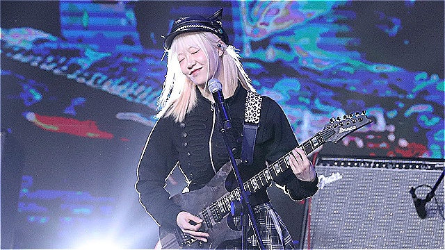 [E포토] 레이턴시 지지원, '음악에 몸을 맡겨'