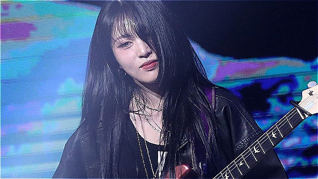 [E포토] 레이턴시 희연, '영재 출신 기타리스트'