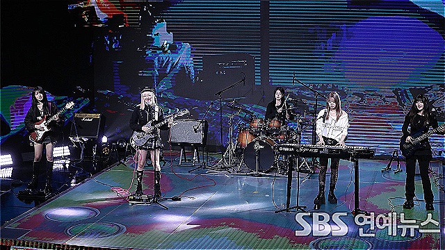 [E포토] 레이턴시, '아이돌에서 록밴드로 재데뷔'