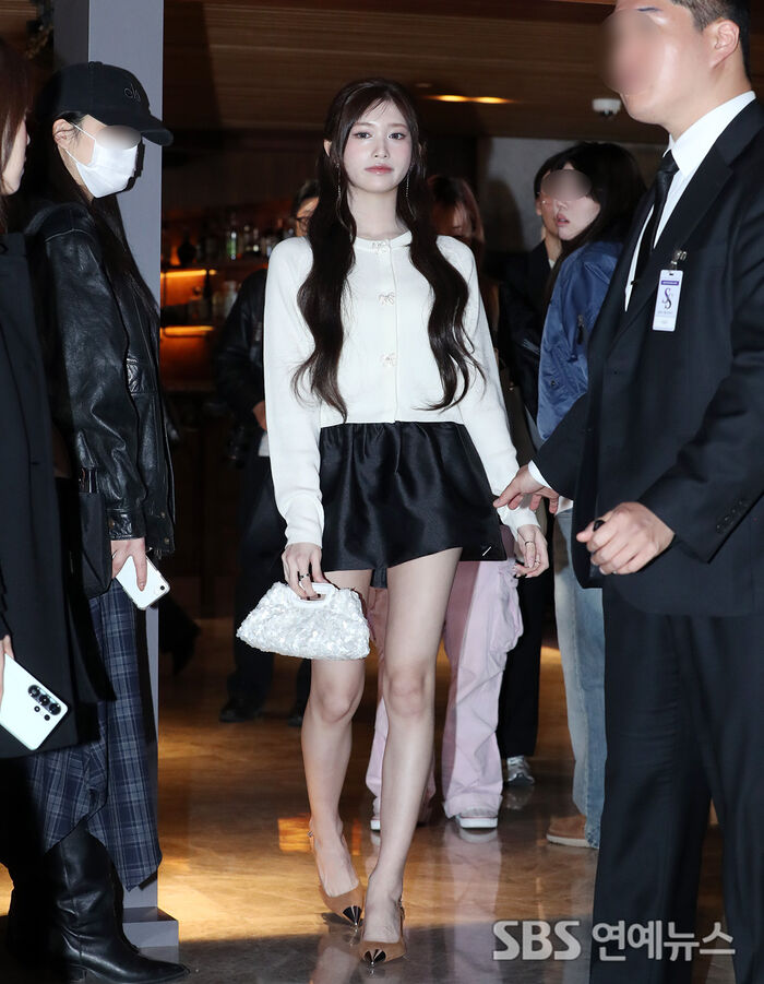 IVE’s LEESEO Steals the Spotlight at Seoul Fashion Photo Wall