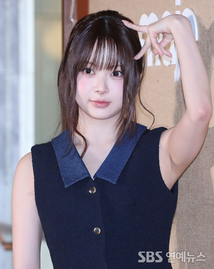 HONG EUNCHAE of LE SSERAFIM Serves Real-Life Bunny Vibes at Seoul Fashion Photo Wall