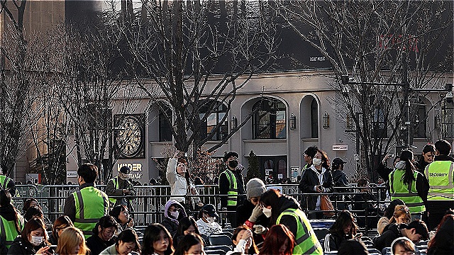 [E포토] BTS 컴백 라이브 찾은 아미들