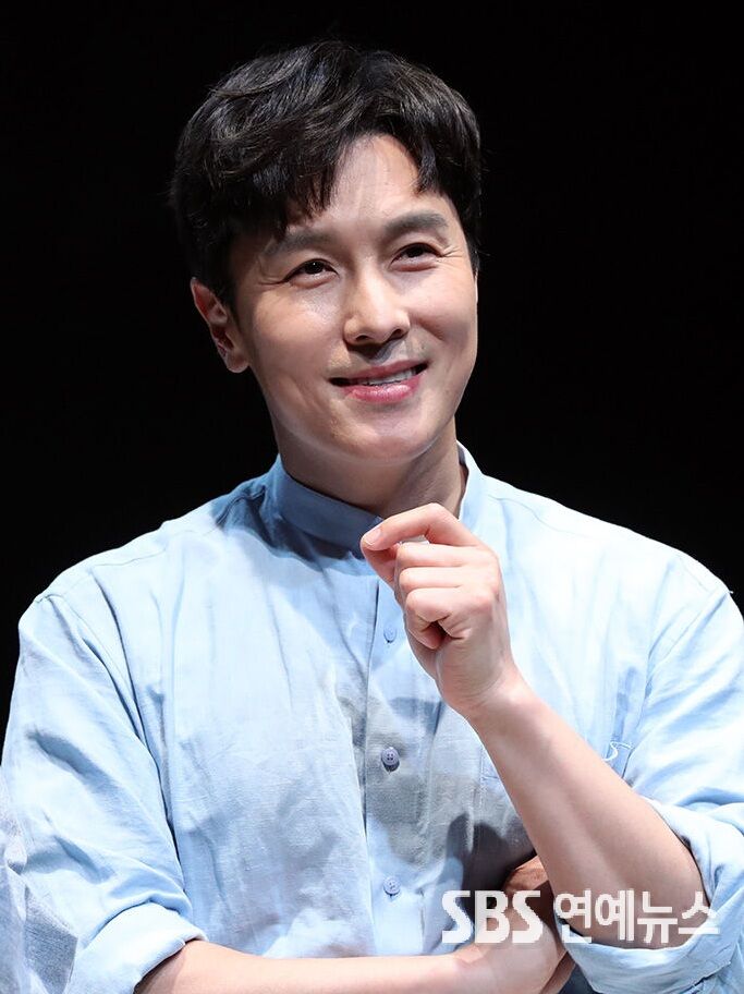 Why Kim Dong-wan's "Let's Support Him Without Reason" Feels Off ― Today's Fans Are Not the Same