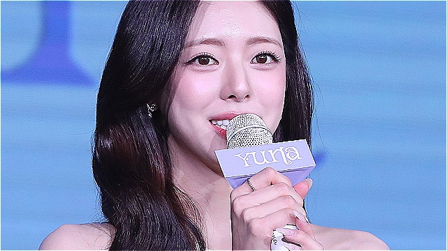 [E포토] 있지 유나, '데뷔 첫 솔로로 인사드려요'