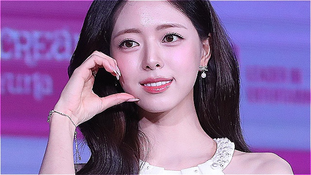 ITZY 막내 유나 "솔로 뮤비 촬영 현장에 예지가 놀러와...눈물 났다"