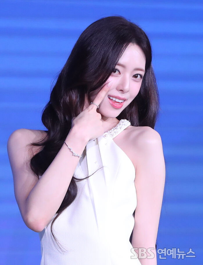 ITZY’s YUNA Shows Off Cute Signature Moves At ‘Ice Cream’ Solo Debut Presser