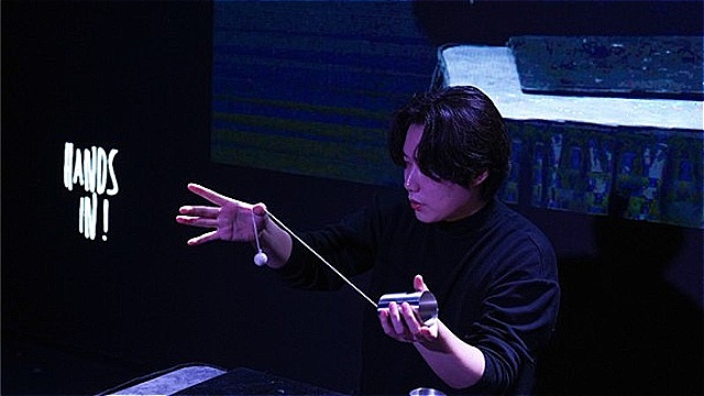 "손끝에서 펼쳐진 예술"&hellip;클로즈업 매직 '핸즈인!' 전석 매진 성료