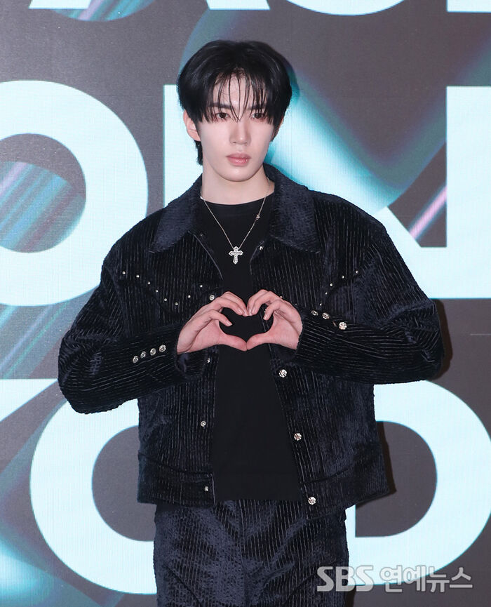 HA MIN GI Brings 'Tteokbokki Spoon' to Fashion Show