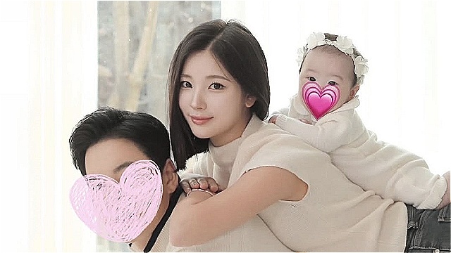 '15세 연상과 결혼' 소희, 연예계 은퇴 후 근황…"소중한 딸의 엄마 됐다"