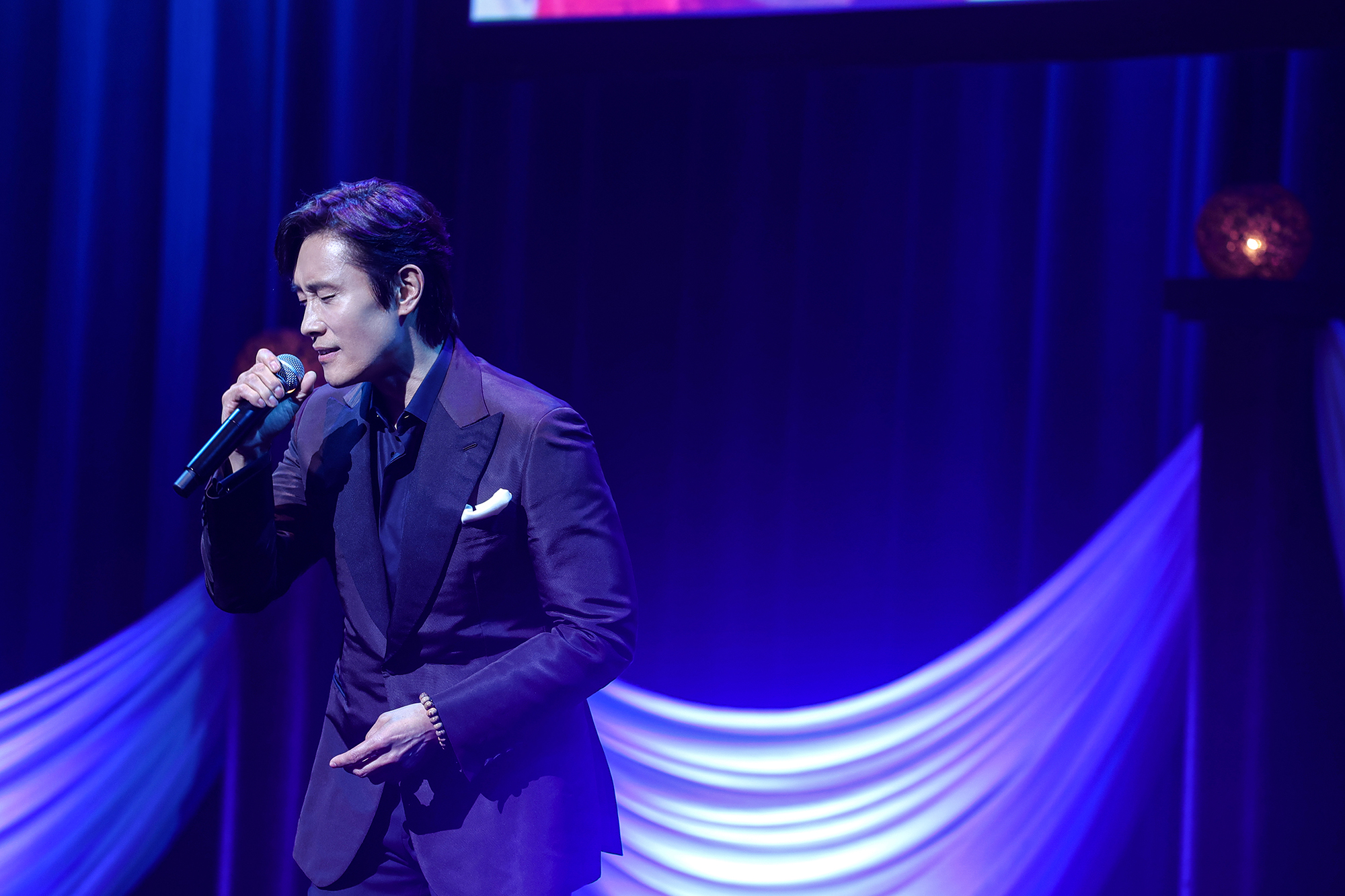 Lee Byung-hun Returns to Japan Fan Meeting After 3 Years ― Hallyu