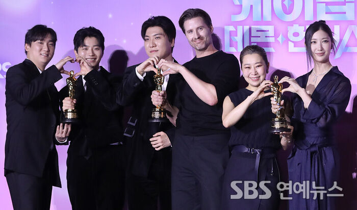 KPop Demon Hunters Strike Oscar and K-Heart Poses