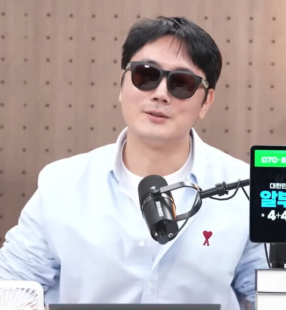 After BTS JIMIN Shout-Out, Broadcaster Jung Young-jin Jokes: "I'm JIMIN's Idol―Treat Me Right"