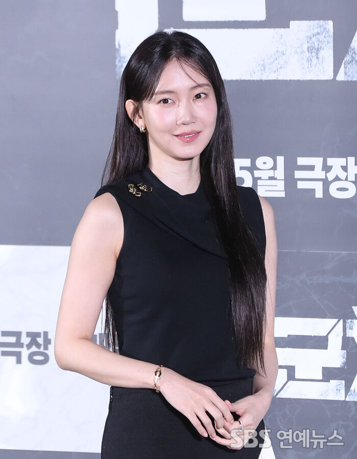 Shin Hyun-been Teases Zombie Film 'Colony' at Production Briefing