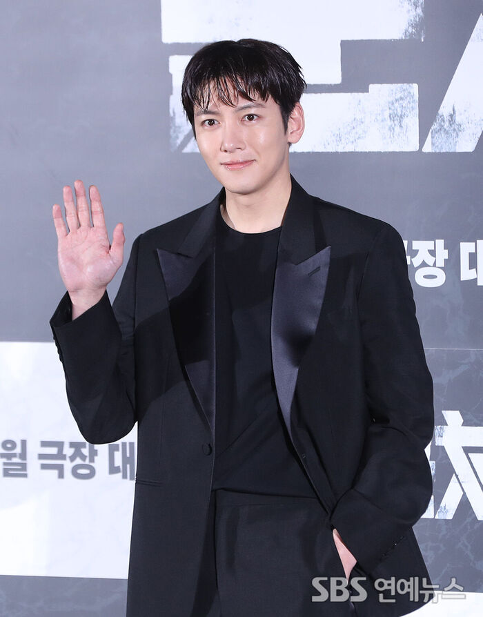 Ji Changwook Teases Action In Colony