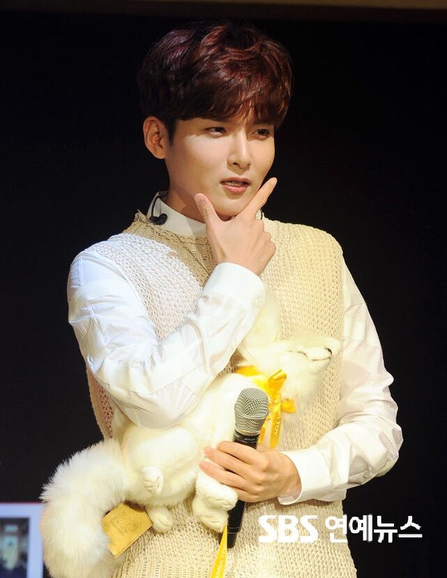 Super Junior RyeoWook Accompanies Injured Fans to Hospital After Concert Fall: "I Felt So Guilty"