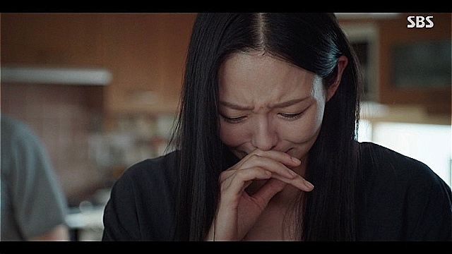 [스브스夜] '신이랑' 이솜, 떠나는 언니에 "다음에는 내 동생으로 태어나줘, 사랑해"&middot;&middot;&middot;행복한 이별