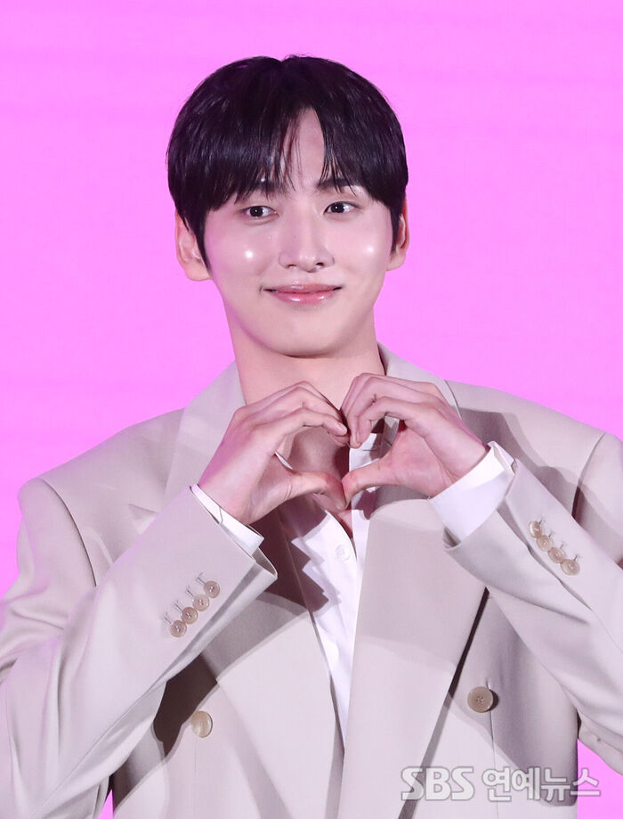 'Absolute Value of Romance' Kim Dong-gyu Gives a Sweet Heart