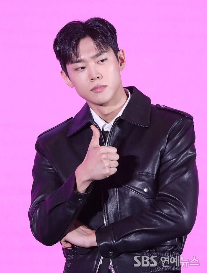 Son Jeong-hyeok Shines at 'Absolute Value of Romance' Press Conference