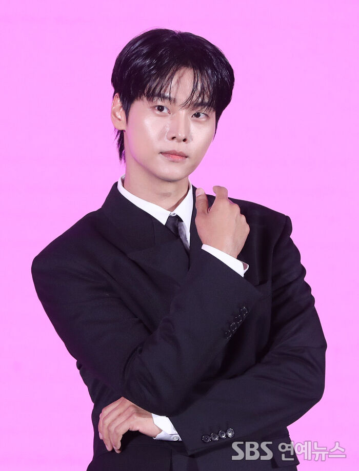 Cha Hak-yeon Serves Heartthrob Math Teacher Look at 'Absolute Value of Romance' Press Conference