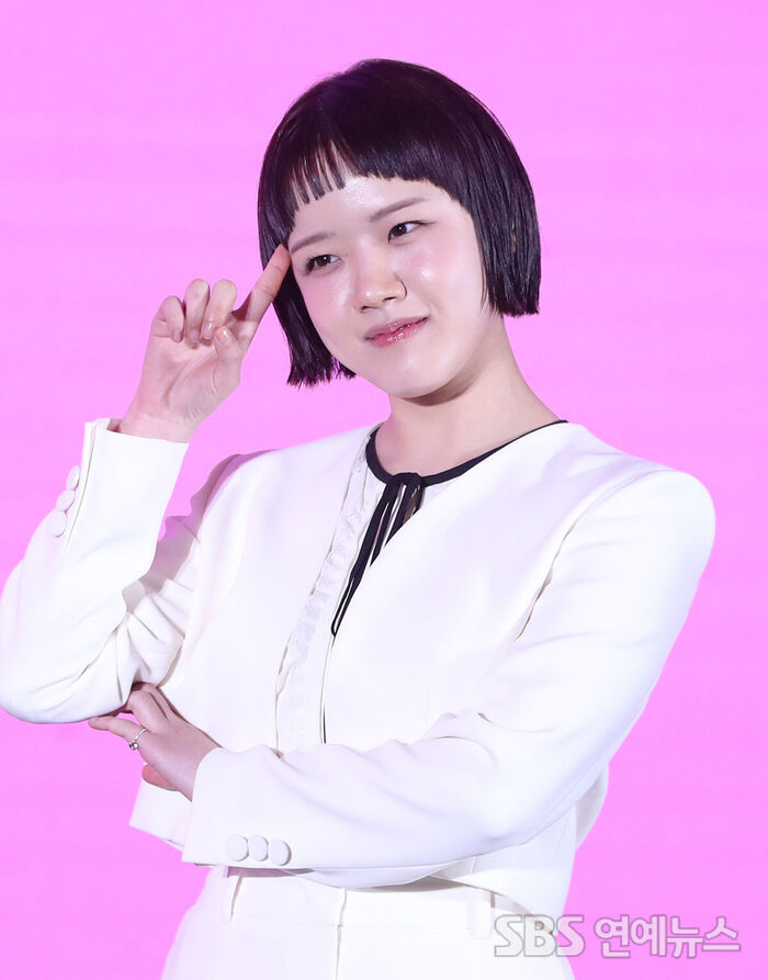 Kim Hyang-gi Is a Bold, Adorable High Schooler in Coupang Play's 'Absolute Value of Romance'