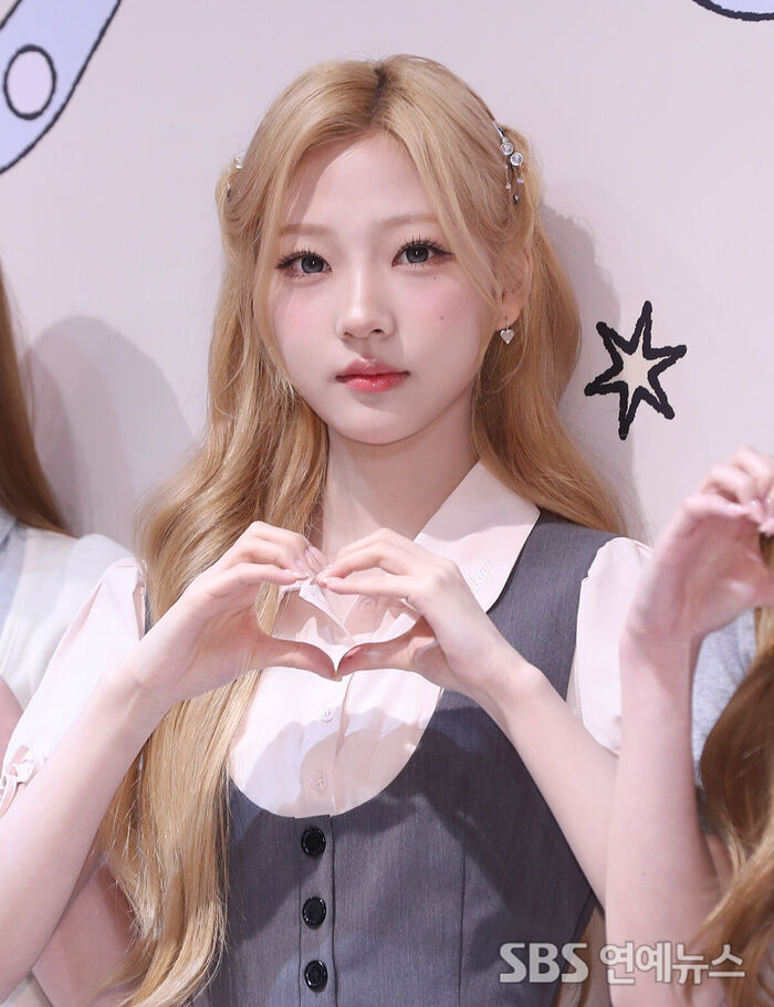 'Doll Vibes' Hearts2Hearts STELLA Sends Hearts