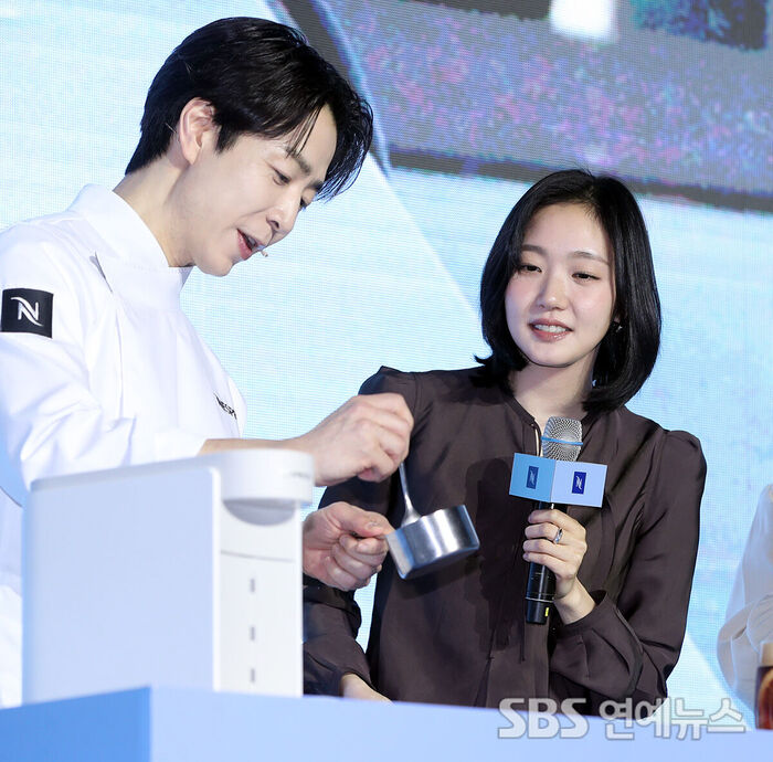 Kim Go-eun and Son Jong-won