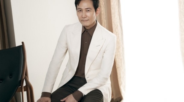 이정재, 신영균예술문화재단 신임 이사 선임 "故 안성기 선배 유지 받들 것"