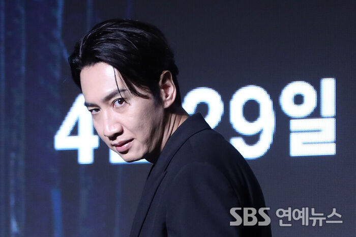 'Gold Land' Lee Kwang-soo Shows the Gaze of a Man Chasing Ambition