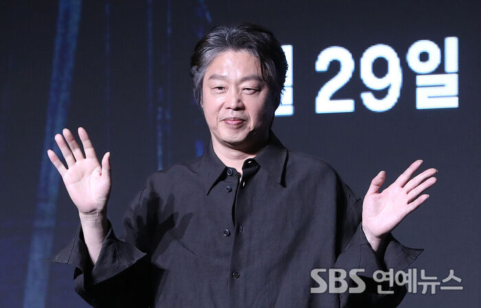 'Gold Land' Kim Hee-won Returns to His Roots as an Actor