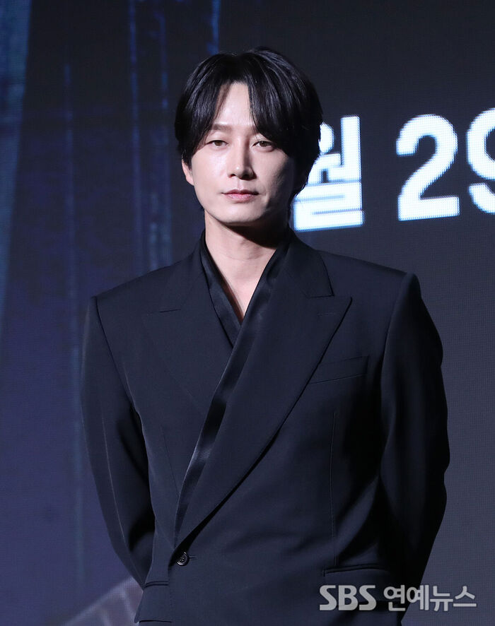 Lee Hyun-wook, 'Gold Land, the Desire for Gold Bars'