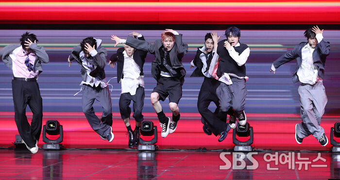 NEXZ Catches the Attention of Everyone with Intense Performance