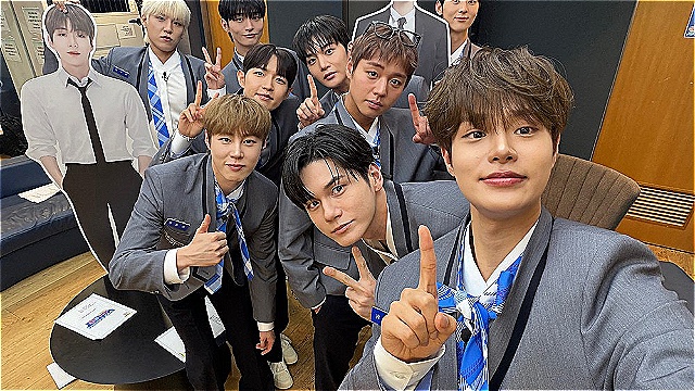 워너원, 7년 만의 완전체 리얼리티…눈물 펑펑 쏟은 멤버들→장항준 감독 깜짝 등장까지