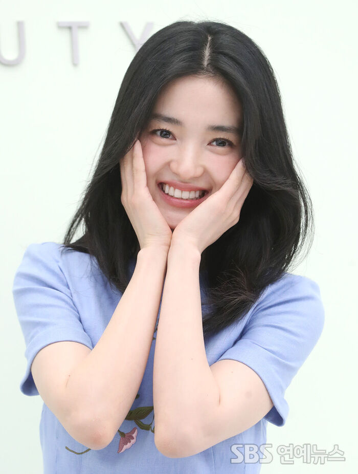 Kim Taeri Is in Full Bloom