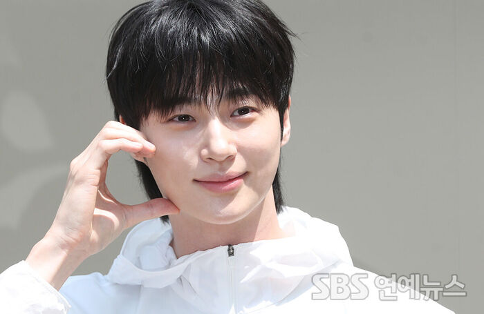 Byeon Wooseok, 'The Sparkling Heart of a Grand Prince'