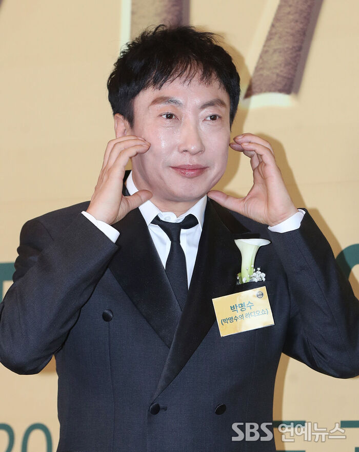 Park Myung-soo Hits the Red Carpet at the 2026 Brand Customer Loyalty Awards