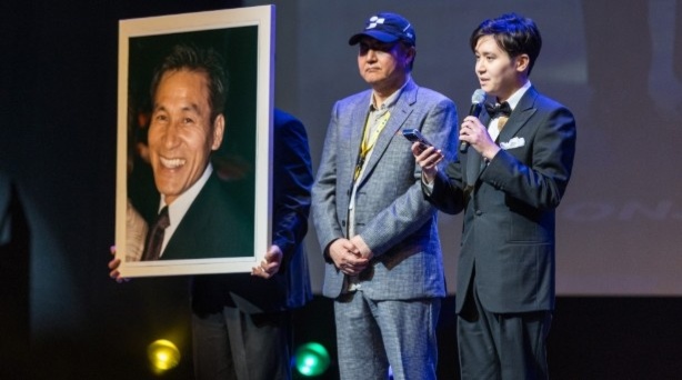 제27회 전주국제영화제 개막…故 안성기 아들, 부친 수트 입고 공로상 수상