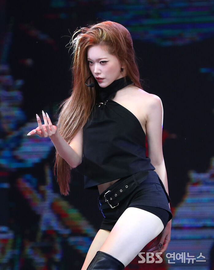 Billlie's TSUKI Shows Off a Fierce New Side Beyond Variety Shows
