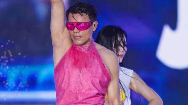 박진영, 2년 연속 '워터밤' 뜬다&hellip;'핫핑크 홀터넥' 레전드 재현할까