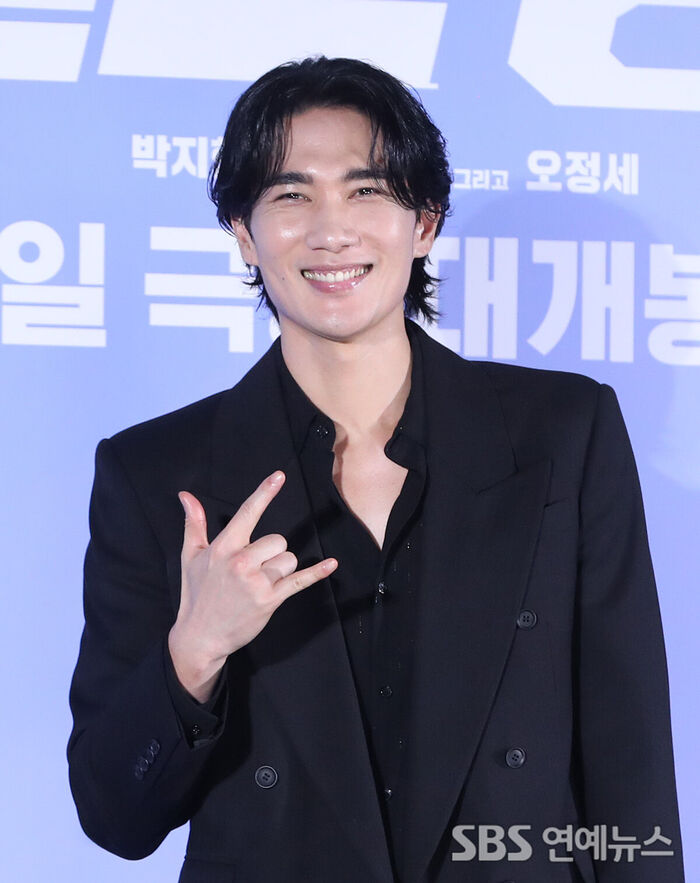 Um Tae-goo Channels His Inner Hip-Hop Soul