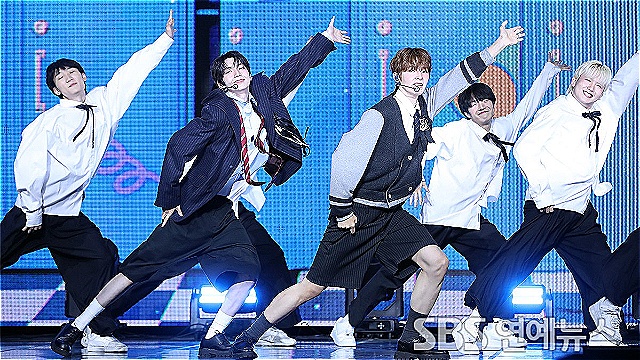 [E포토] 플레어 유, '무대를 청춘 영화의 한 장면으로'
