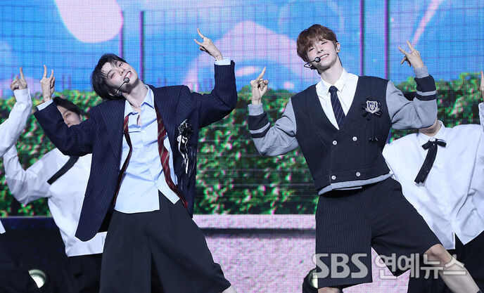 FLARE U: The Energetic Youth Duo Makes Their Debut