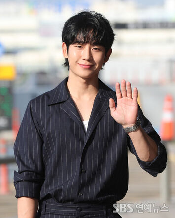 Jung Hae-in, The Man Who Brightens Up the Morning