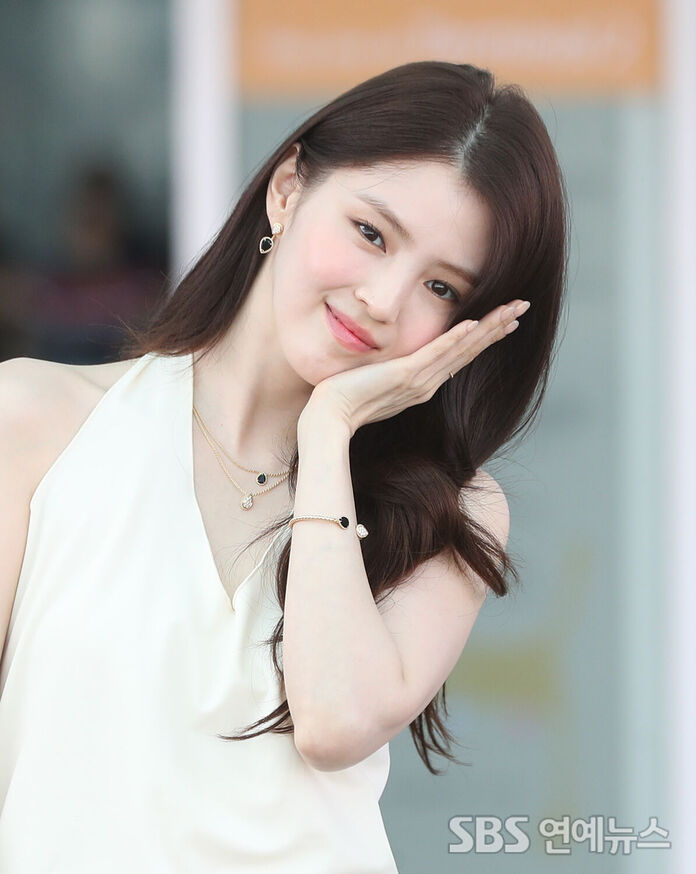 Han So-hee Blooms at the Airport: Heading to Cannes