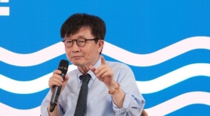 신철 위원장