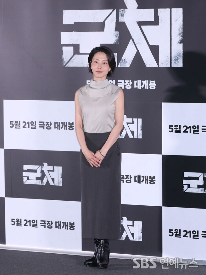 Kim Shin-rok Greets the Crowd at 'COLONY' Press Screening